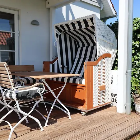 Seaflat In Strandnaehe, Strandkorb, Kamin, Free W-lan By Seaside Rosenhagen