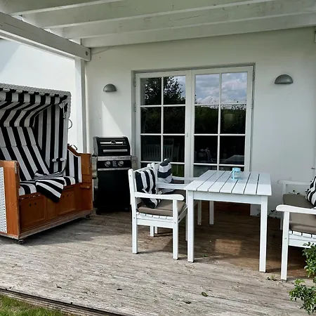 Seaflat In Strandnaehe, Strandkorb, Kamin, Free W-lan By Seaside Appartement Rosenhagen